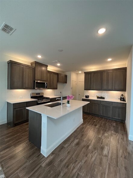 Photo - 980 Emil Place Townhome