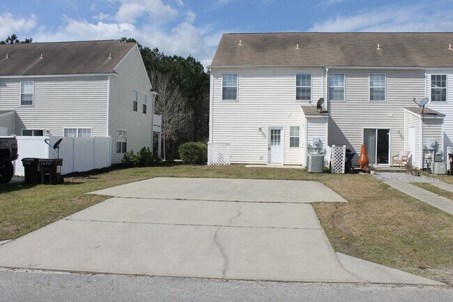 Foto del edificio - Three Bedroom Townhome in University Park with Balcony