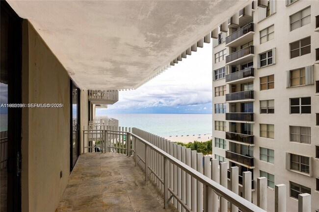 Foto del edificio - 6061 Collins Ave