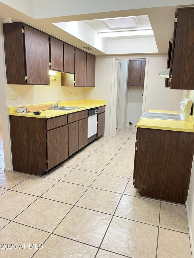 Foto del edificio - 6010 W Augusta Ave