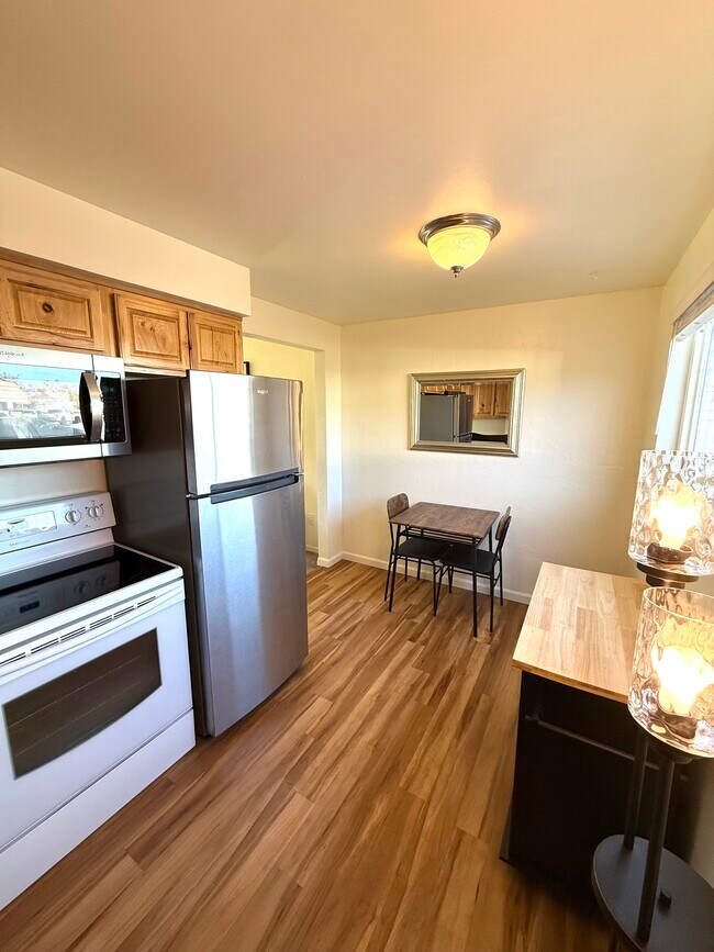 Foto del edificio - 1120 S Curry St