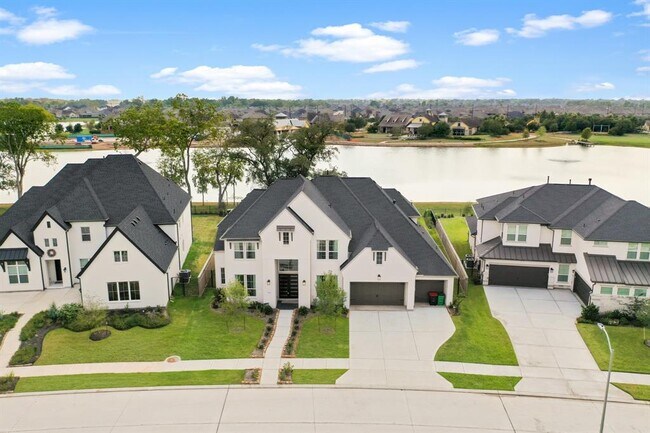 Building Photo - 10318 Fountain Shore Dr