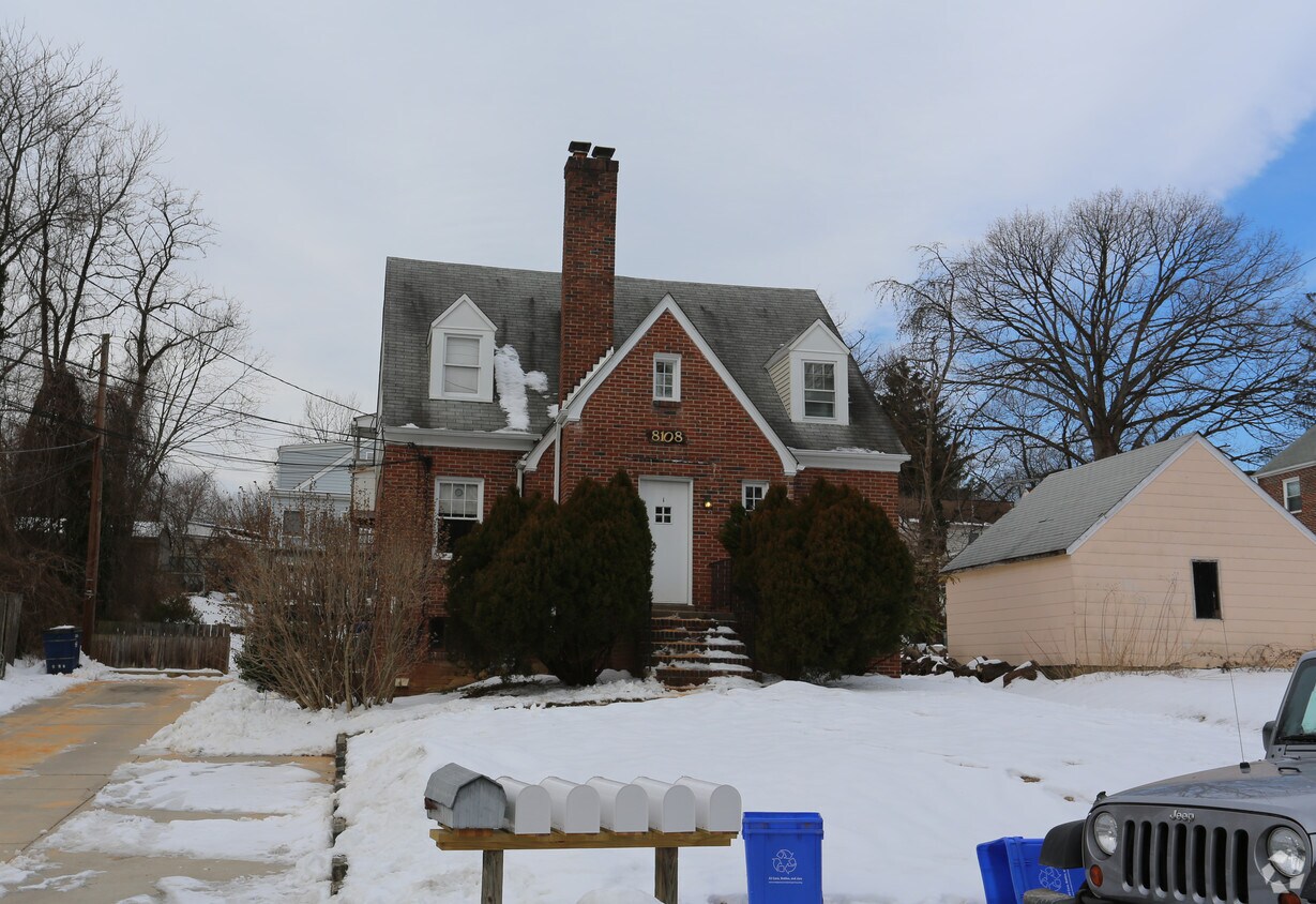 Building Photo - 8108 Greenwood Ave