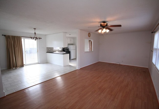 Building Photo - 412 Bridle Path Road