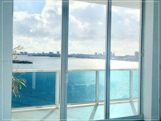 Foto del edificio - 725 NE 22nd St