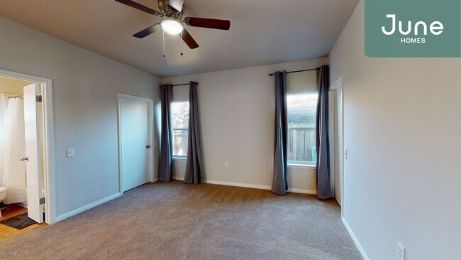Foto del edificio - Queen room in 5-bed/2.0-bath Home