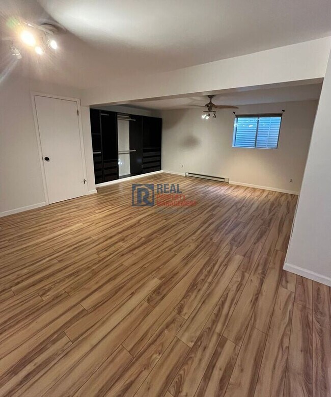 Building Photo - 1345 Village Park Ct