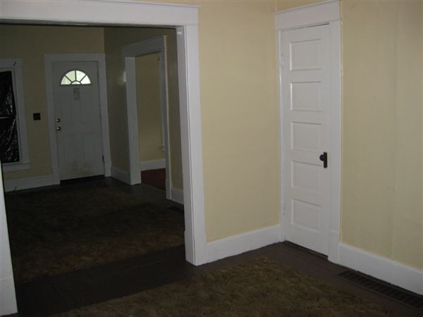 Building Photo - 3237 Maplewood Ave