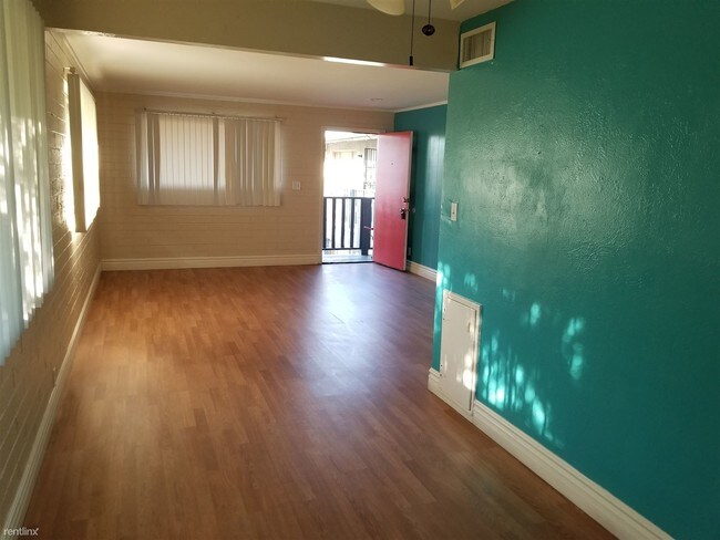 Foto del edificio - 4525 N 74th St