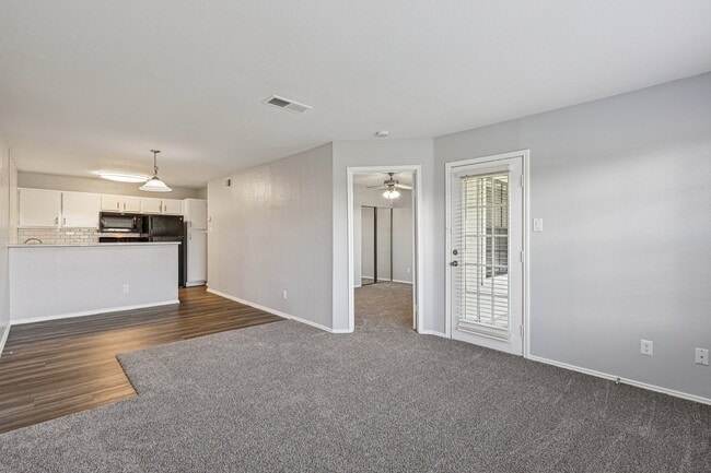 Building Photo - Raintree Apartments