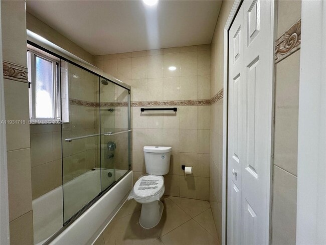 Foto del edificio - 5655 NW 109th Ave