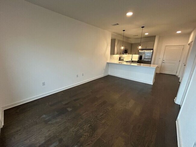 Foto del edificio - Beautiful 1-Bedroom Townhouse with Modern ...