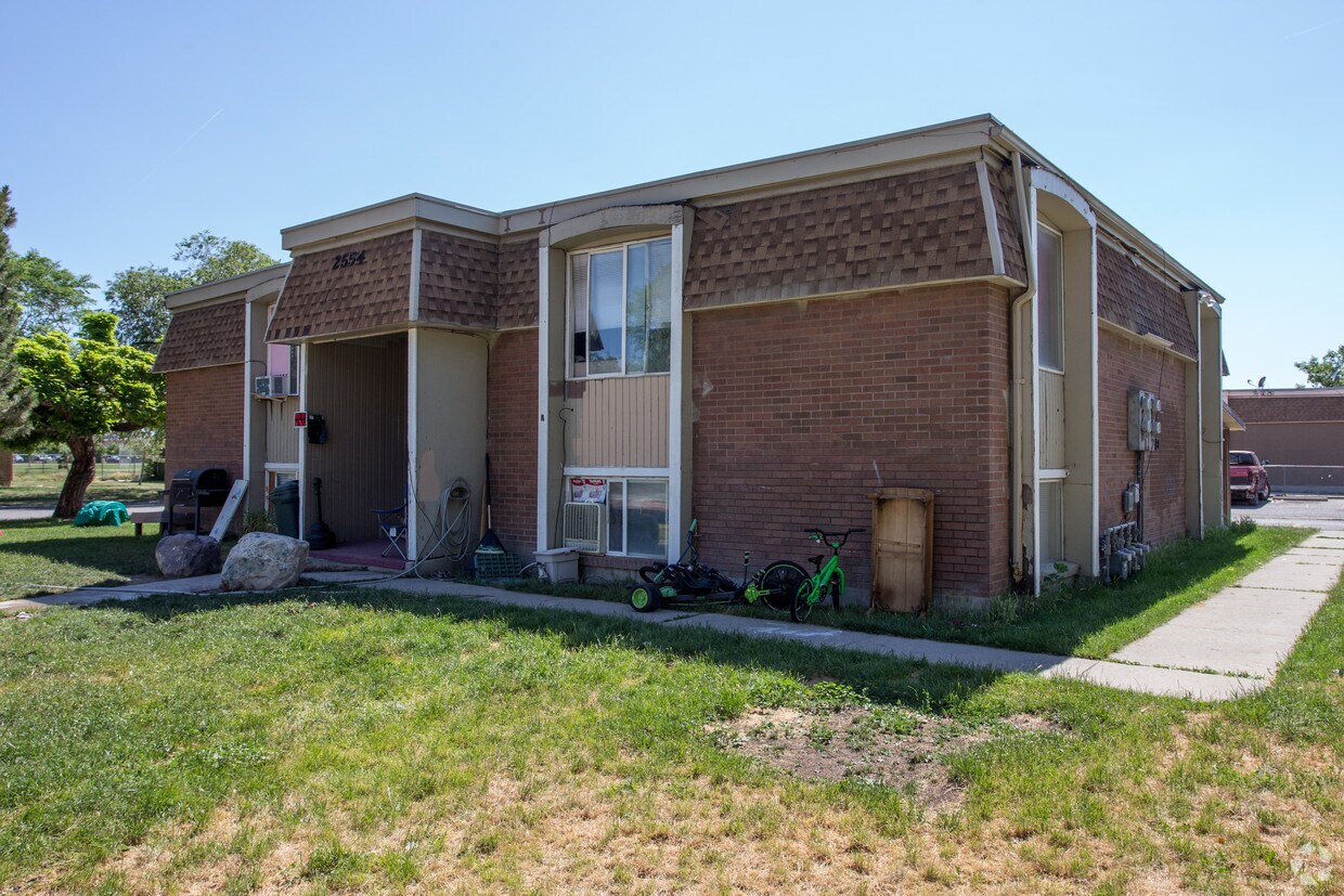 2554 S Lake Park Cir, West Valley, UT 84119 Apartments in West Valley