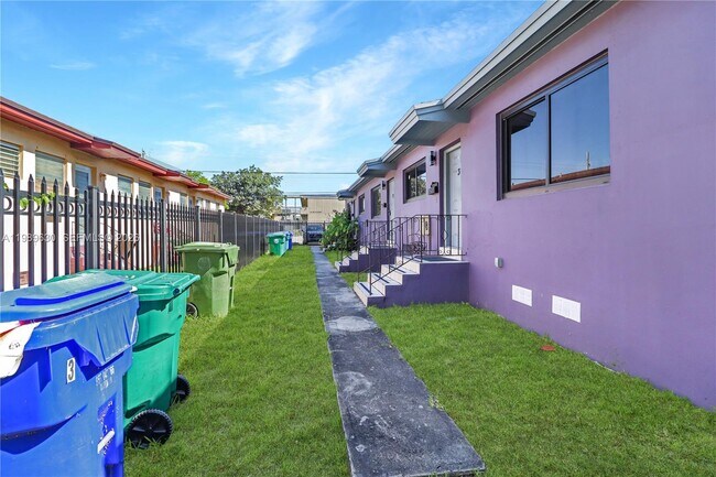 Foto del edificio - 98 NE 71st St