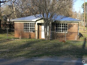 Building Photo - 411 31st St S