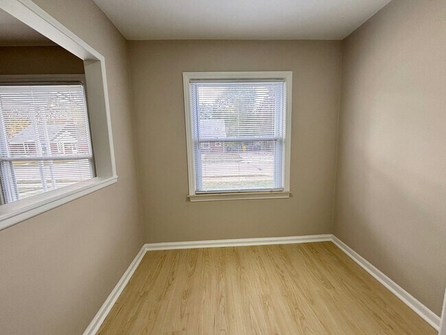 Foto del edificio - 23756 Brittany Ave