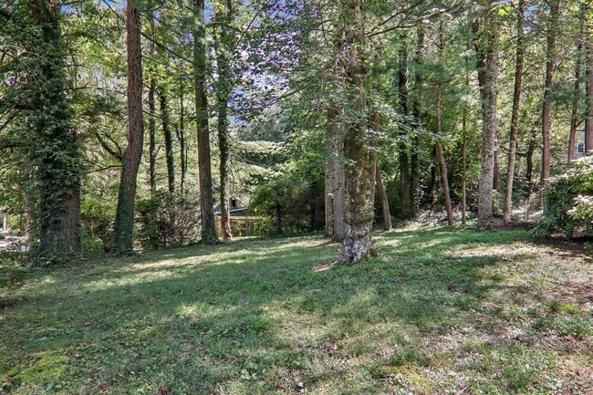 Building Photo - Move In Ready