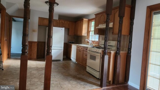 Building Photo - 6 Cedar Creek Dr