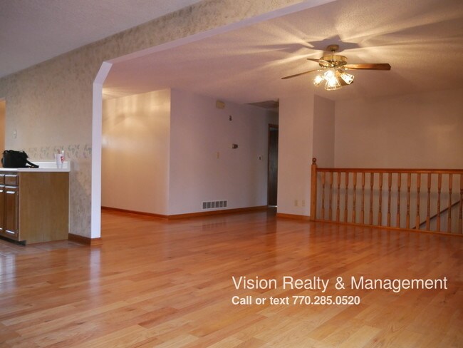 Building Photo - 5570 Cave Springs Rd