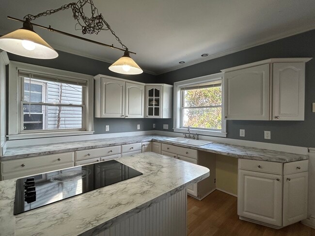 Kitchen p4 - 225 S Main Ave