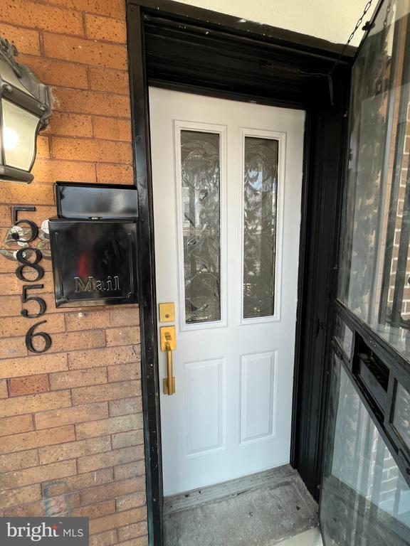 Foto del edificio - 5856 Walton Ave