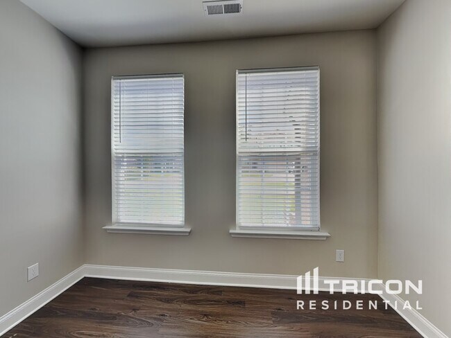 Foto del edificio - 140 Ashberry Ln