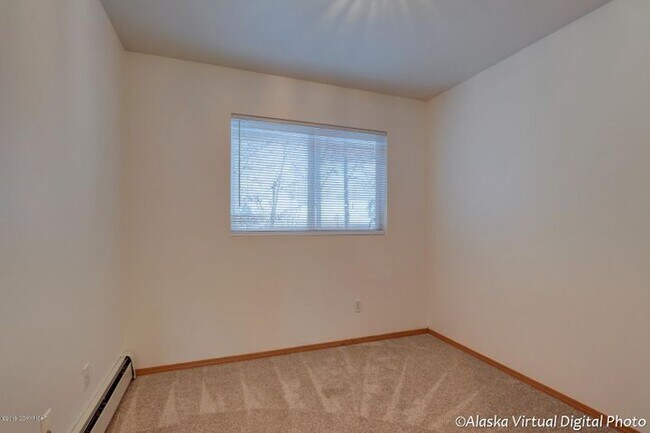 Building Photo - 1055 E Klatt Rd