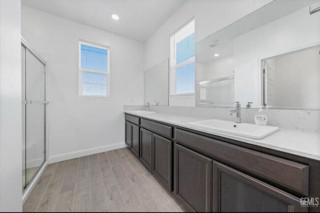 Building Photo - 9712 Maple Ter Ln