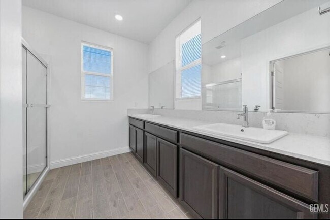 Foto del edificio - 9712 Maple Ter Ln