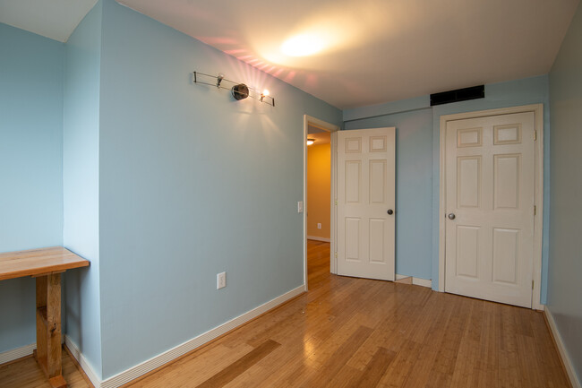 Foto del edificio - Marvelous 2 Bed Condo in Alexandria Virginia!