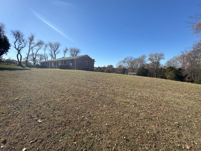 Building Photo - Spacious Ranch-Style Living on 1.5 Acres –...