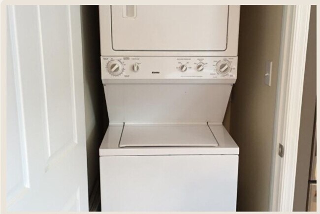 Building Photo - Great Location 2 Bedroom Apartment
