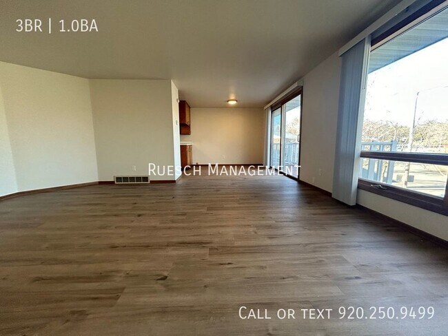 Building Photo - Recently Renovated 3 Bedroom 1 Bath Duplex...