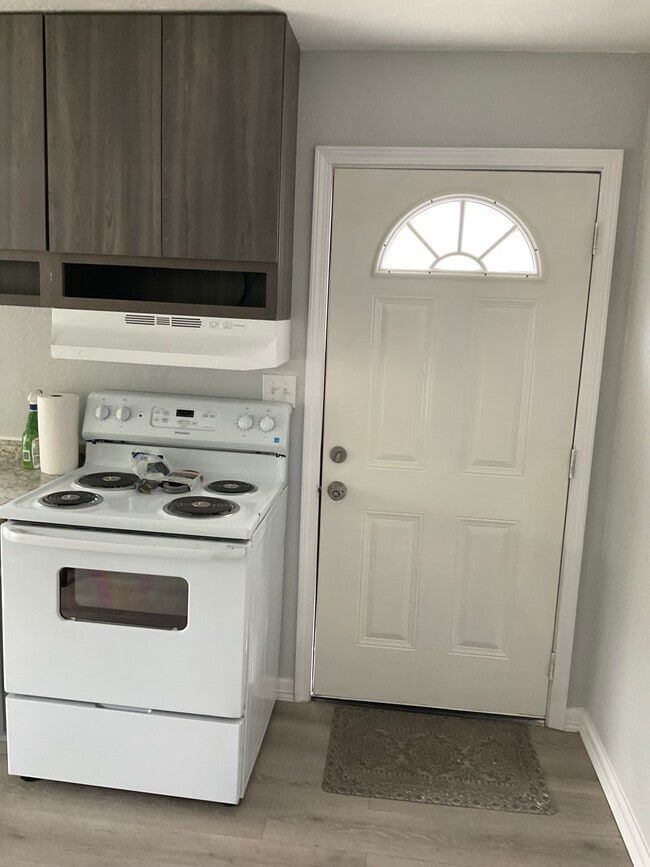 Building Photo - 13325 Elaine Rd