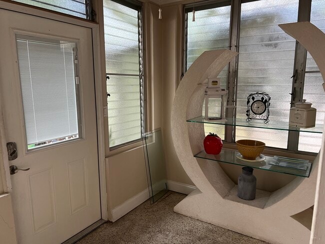 Entry area - 1505 White St