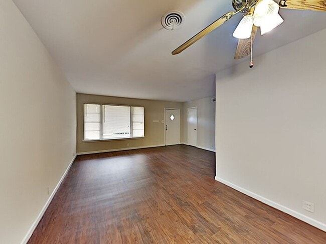 Foto del edificio - No Application Fees* $500 off 1st Month Rent*