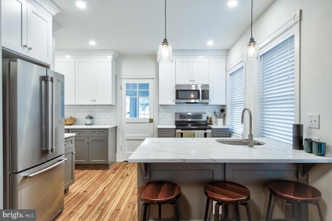 Foto del edificio - 1032 Rees Ave