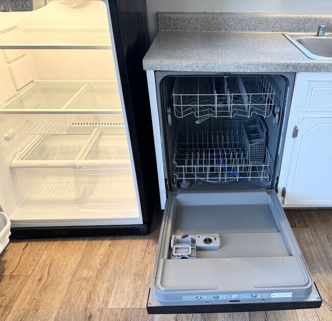 Foto del edificio - Nicely Updated Home MOVE IN READY!