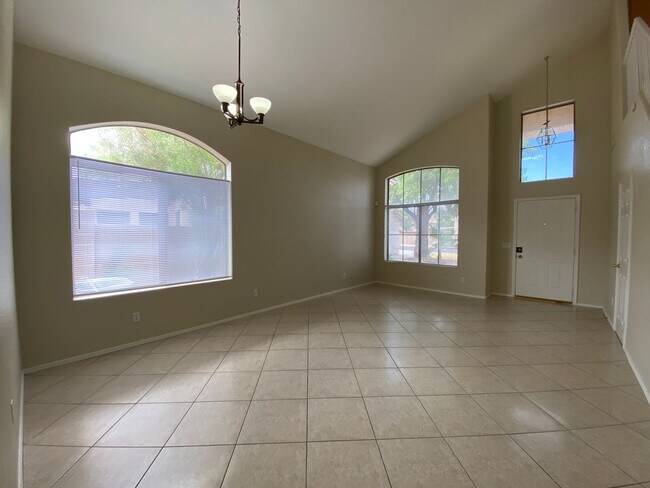 Building Photo - Spacious 4 bedroom home in Peoria!