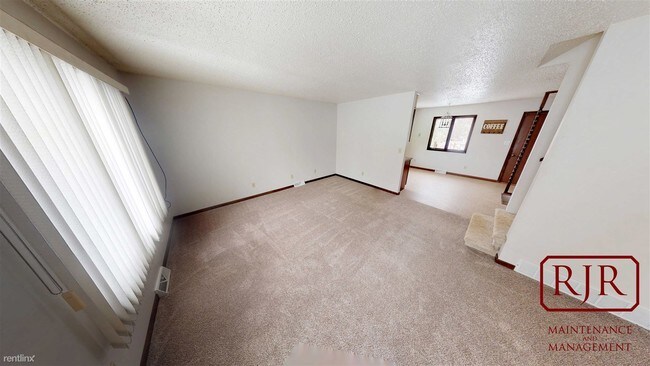 Building Photo - 3 br, 2 bath Townhome - 1409 S Washington St