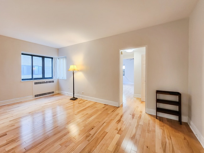 Foto del edificio - 5060 N Marine Dr