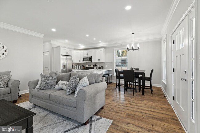 Foto del edificio - 36 Evergreen Ln