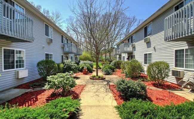Building Photo - 256 Peck Ln