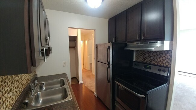 Building Photo - 2536 Lyndale Ave S