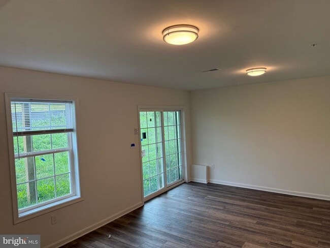 Building Photo - 326 Avon Dr