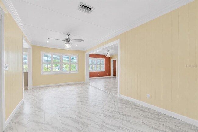 Foto del edificio - 1572 77th Ave N