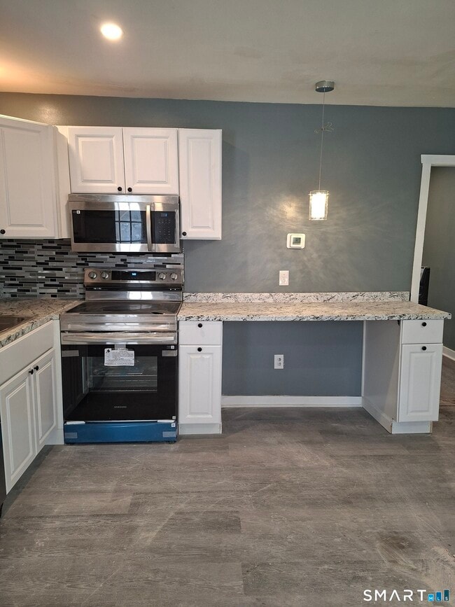 Building Photo - 7 Main St