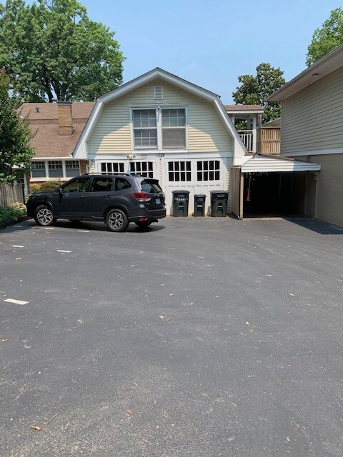 Parking area - 1328 Chestnut St