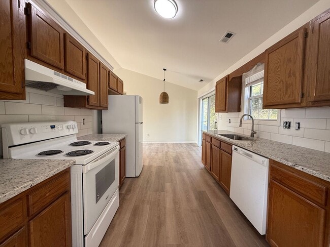 Foto del edificio - Charming 3 bedroom home in the Hubert area