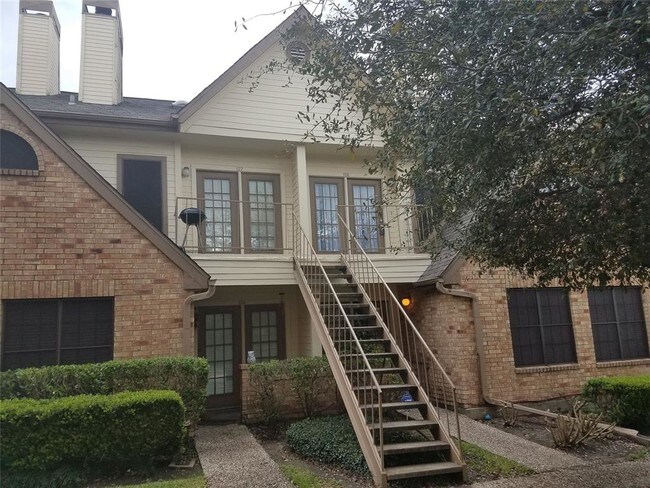 Building Photo - 2425 Holly Hall St